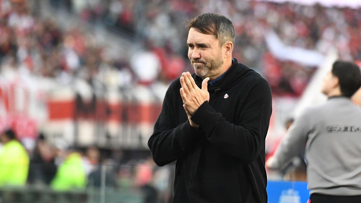 Eduardo Coudet dirigiendo a River